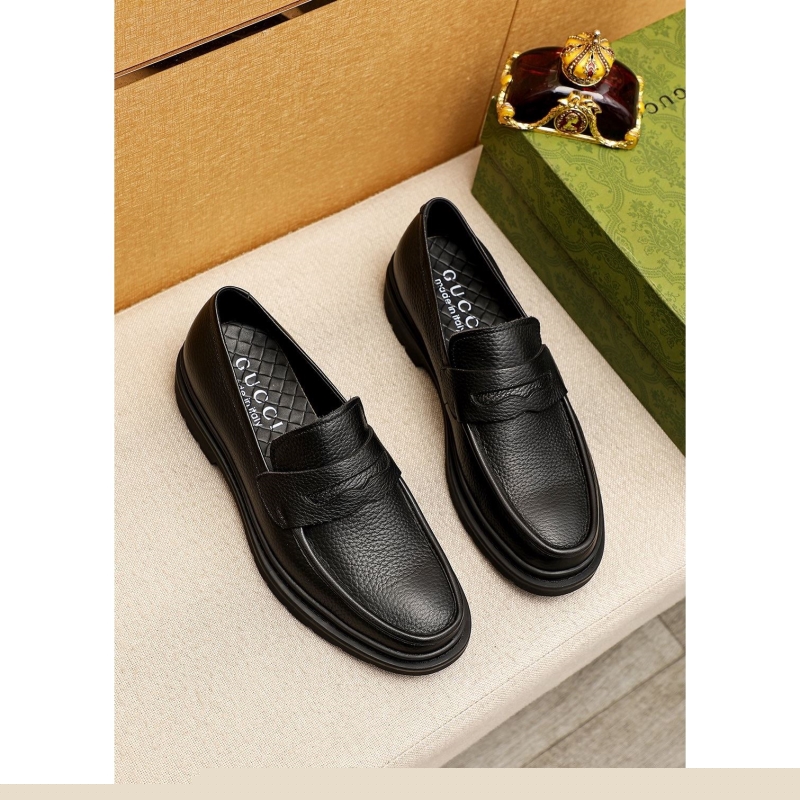 G*u*i leather shoes
